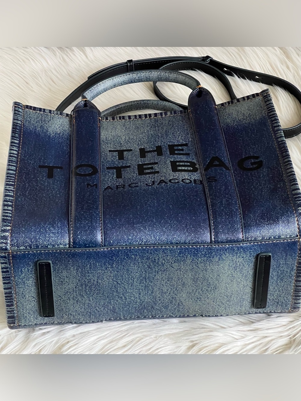 2F3HTT059H01 - Marc Jacobs The Denim-Printed Leather Medium Tote Bag - Picture 6 of 15